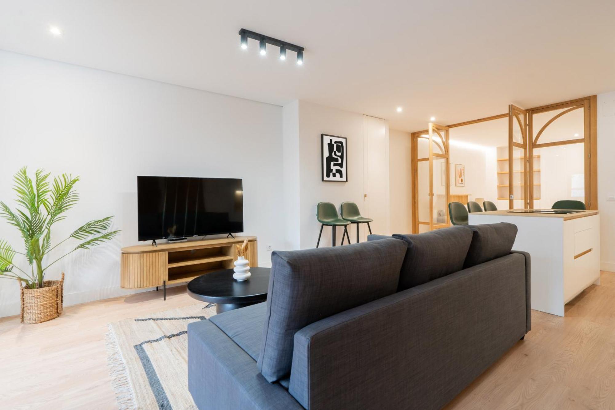 Apartamento Reformado Para 6 Personas En Plena Gran Via Alquiler Temporal Madrid Exterior foto